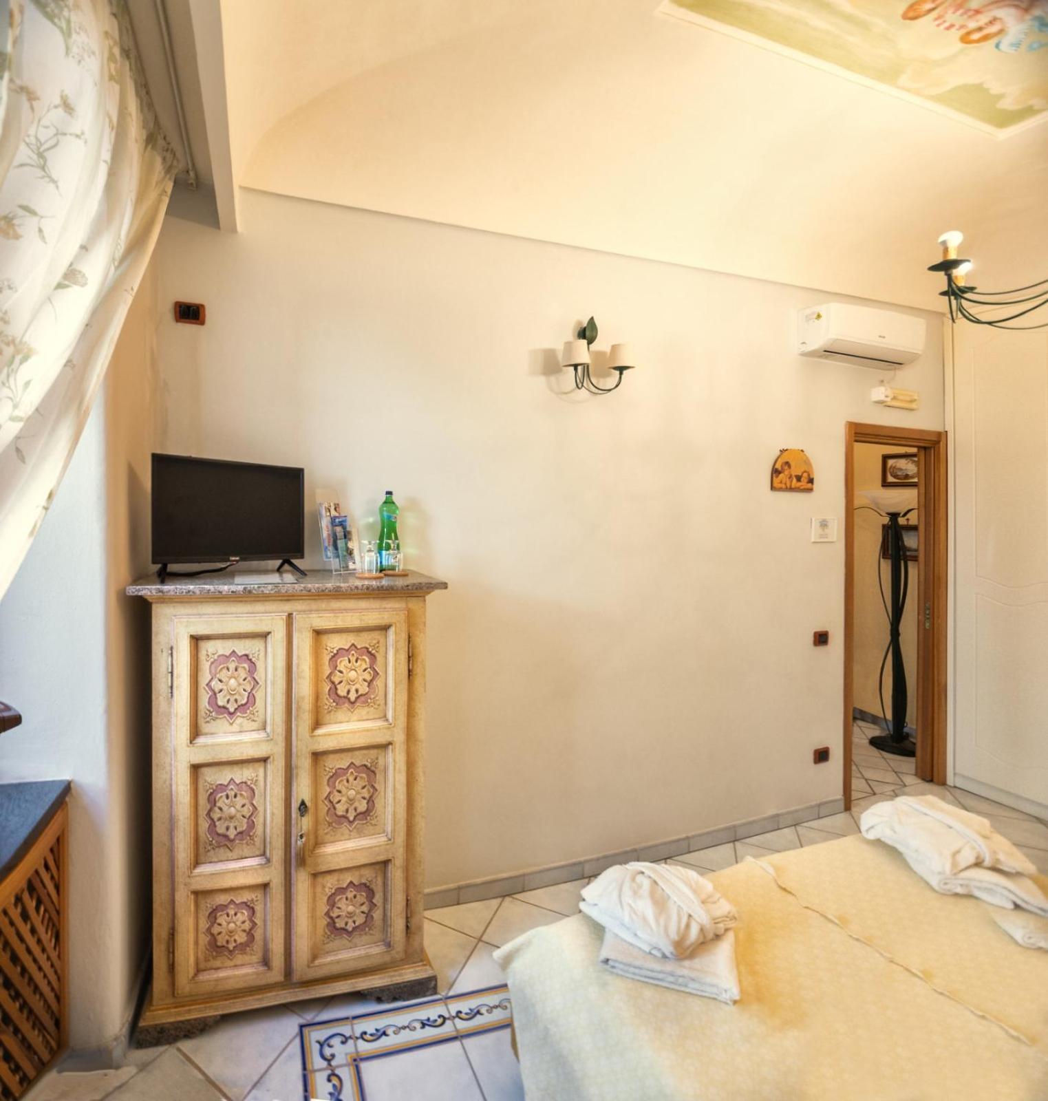 Bed and Breakfast La Finestra Sul Mare Ischia Exterior foto